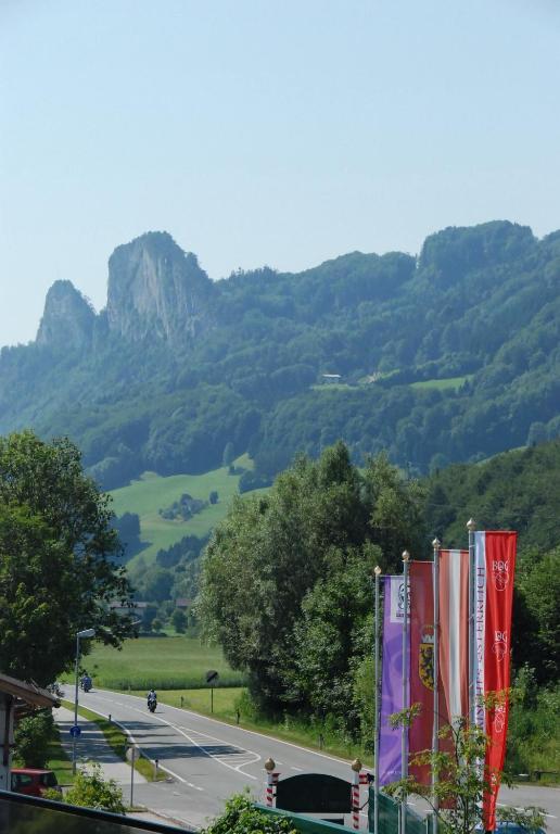 Gasthof Hohlwegwirt Hallein Bagian luar foto